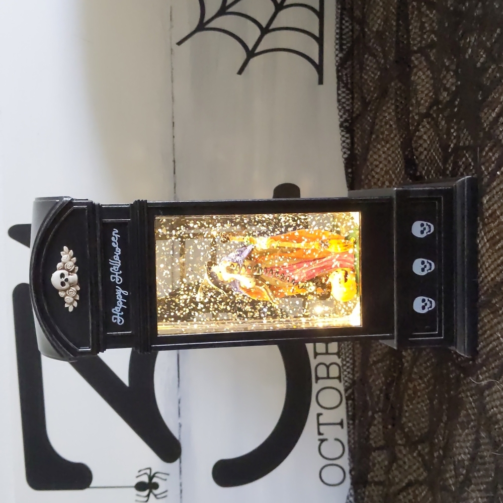 Lighted Phonebooth Witch